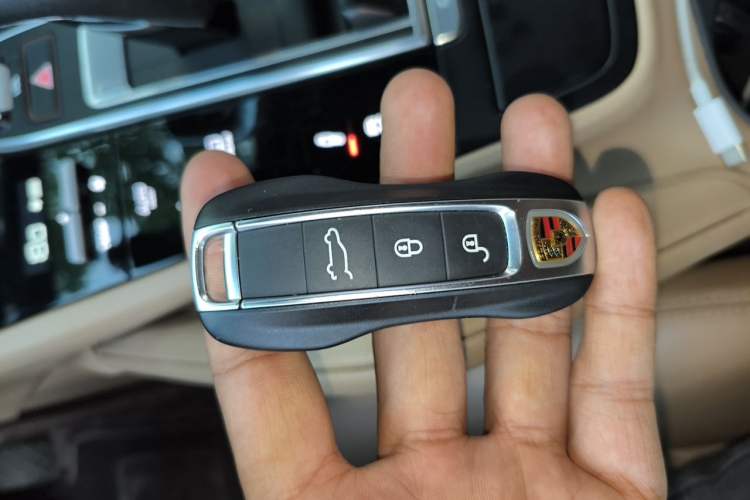 Used Porsche Cayenne E-Hybrid 2019 Cayenne E-Hybrid 2.0T Vehicle Key