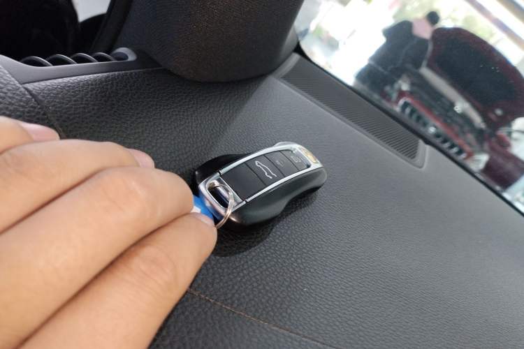 Used Porsche Cayenne E-Hybrid 2019 Cayenne E-Hybrid 2.0T Vehicle Key