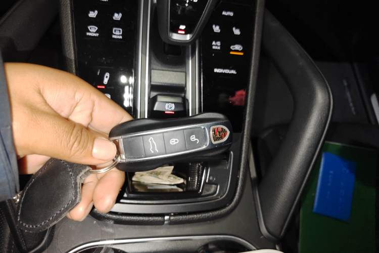 Used Porsche Cayenne E-Hybrid 2019 Cayenne E-Hybrid 2.0T Vehicle Key