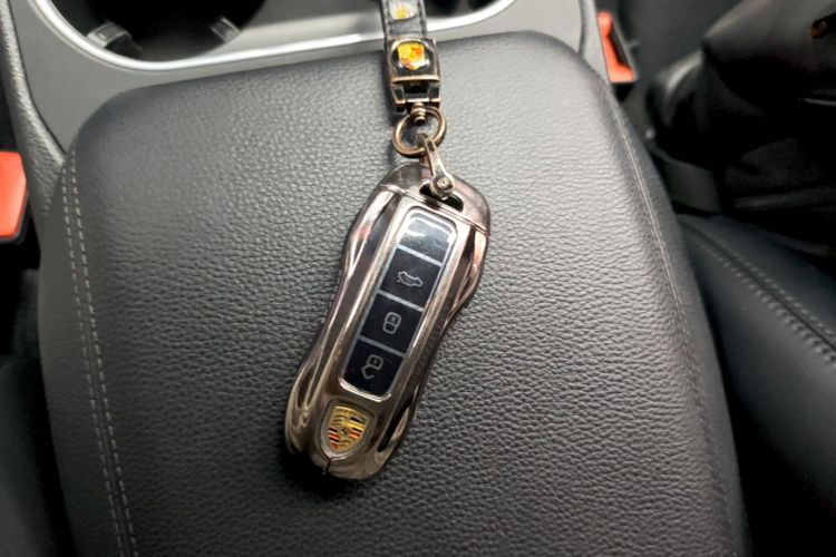 Used Porsche Cayenne E-Hybrid 2019 Cayenne E-Hybrid 2.0T Vehicle Key