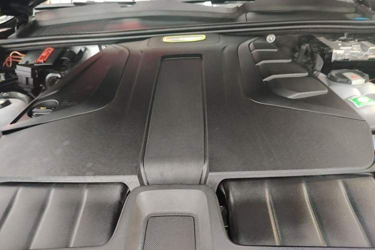 Used Porsche Cayenne E-Hybrid 2019 Cayenne E-Hybrid 2.0T Engine Bay