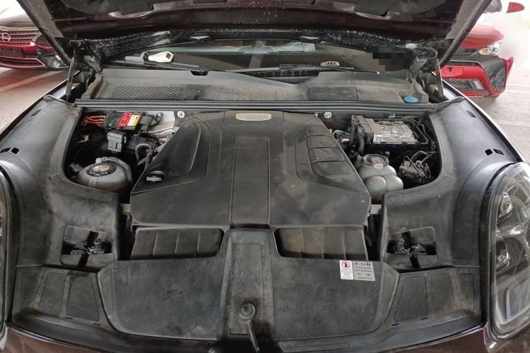 Used Porsche Cayenne E-Hybrid 2019 Cayenne E-Hybrid 2.0T Engine Bay