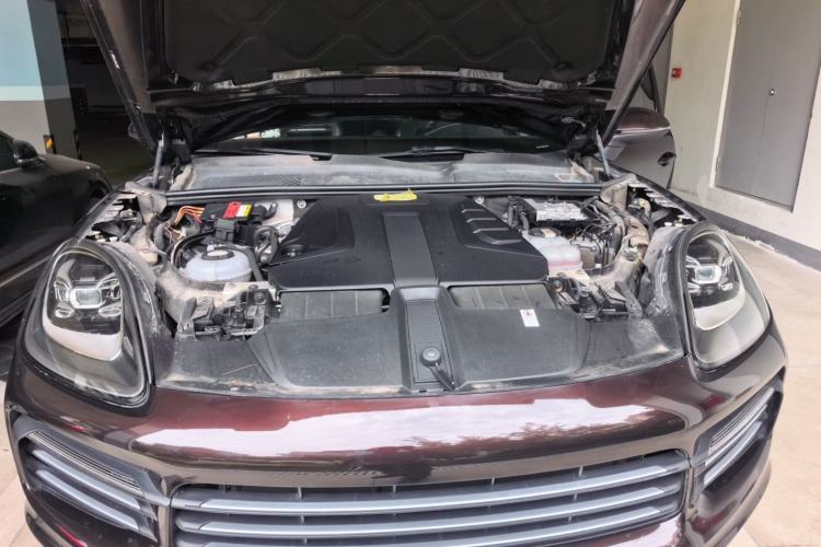 Used Porsche Cayenne E-Hybrid 2019 Cayenne E-Hybrid 2.0T Engine Bay