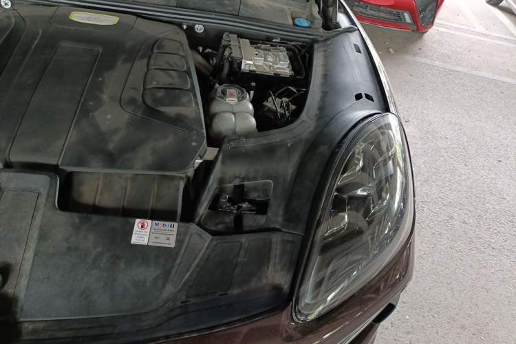 Used Porsche Cayenne E-Hybrid 2019 Cayenne E-Hybrid 2.0T Engine Bay Left