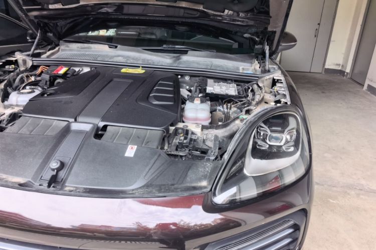 Used Porsche Cayenne E-Hybrid 2019 Cayenne E-Hybrid 2.0T Engine Bay Left