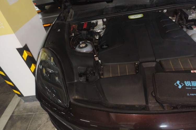 Used Porsche Cayenne E-Hybrid 2019 Cayenne E-Hybrid 2.0T Engine Bay Right