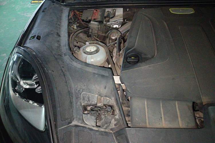 Used Porsche Cayenne E-Hybrid 2019 Cayenne E-Hybrid 2.0T Engine Bay Right