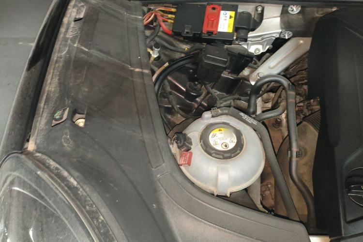 Used Porsche Cayenne E-Hybrid 2019 Cayenne E-Hybrid 2.0T Engine Bay Right
