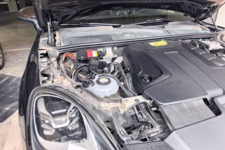 Used Porsche Cayenne E-Hybrid 2019 Cayenne E-Hybrid 2.0T Engine Bay Right