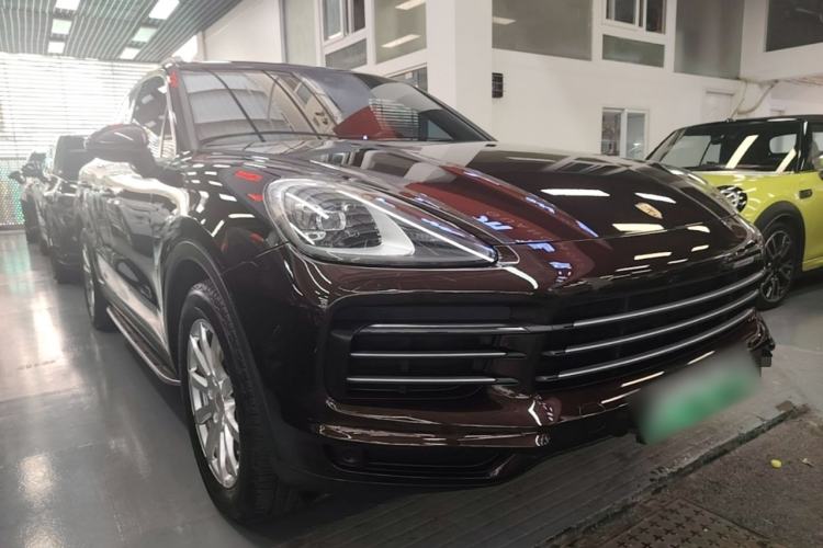 Used Porsche Cayenne E-Hybrid 2019 Cayenne E-Hybrid 2.0T Front Right 45 Deg