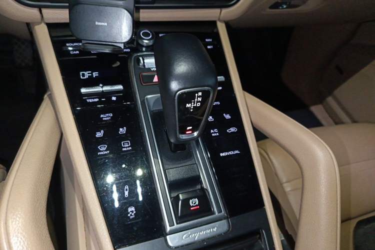 Used Porsche Cayenne E-Hybrid 2019 Cayenne E-Hybrid 2.0T Gear Lever