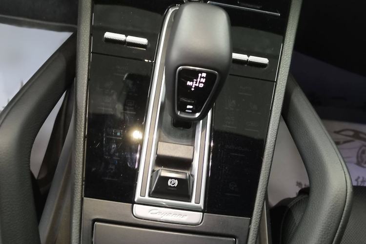 Used Porsche Cayenne E-Hybrid 2019 Cayenne E-Hybrid 2.0T Interior 4