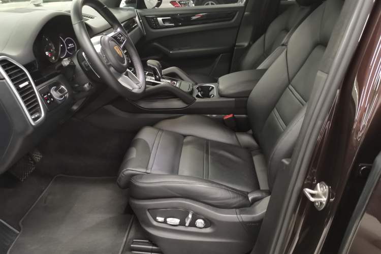 Used Porsche Cayenne E-Hybrid 2019 Cayenne E-Hybrid 2.0T Interior 6