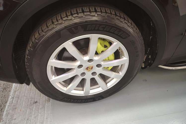 Used Porsche Cayenne E-Hybrid 2019 Cayenne E-Hybrid 2.0T Left Front Wheel Hub