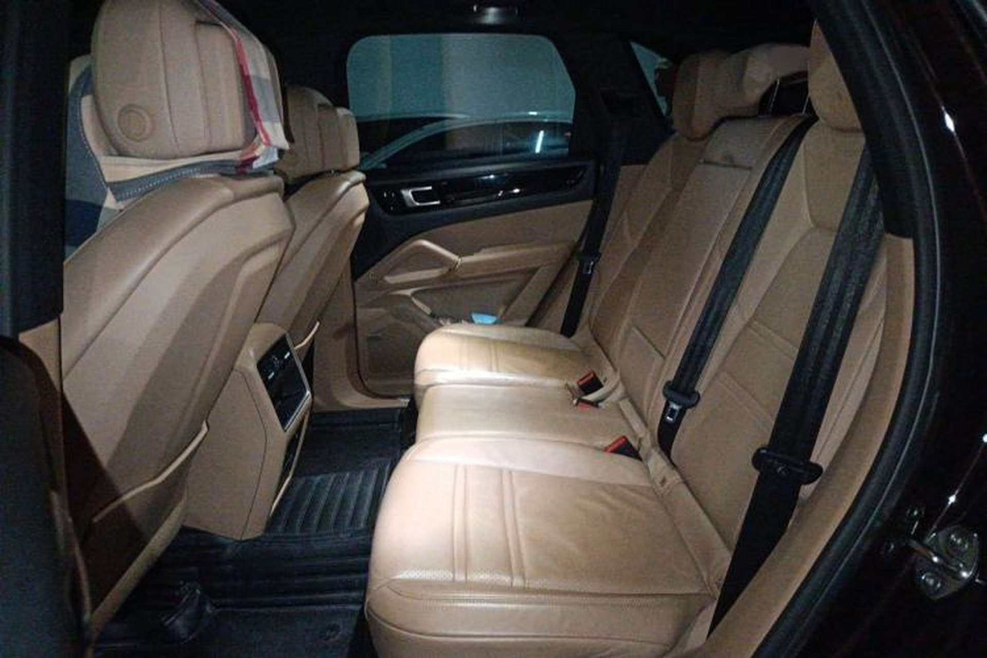 Used Porsche Cayenne E-Hybrid 2019 Cayenne E-Hybrid 2.0T Left Rear Seat