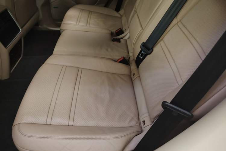 Used Porsche Cayenne E-Hybrid 2019 Cayenne E-Hybrid 2.0T Left Rear Seat