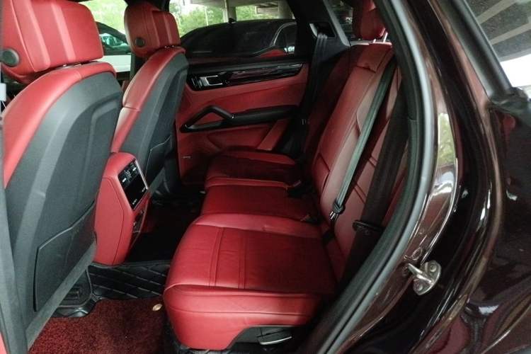 Used Porsche Cayenne E-Hybrid 2019 Cayenne E-Hybrid 2.0T Left Rear Seat