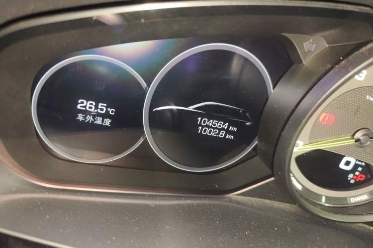 Used Porsche Cayenne E-Hybrid 2019 Cayenne E-Hybrid 2.0T Odometer Close Up