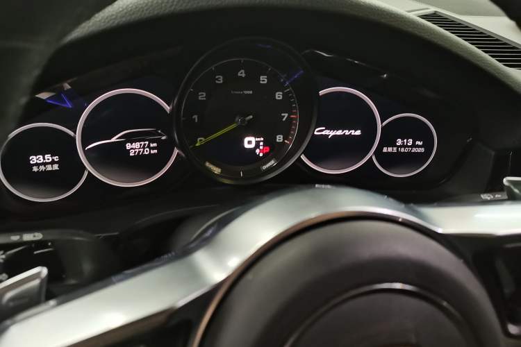 Used Porsche Cayenne E-Hybrid 2019 Cayenne E-Hybrid 2.0T Odometer Close Up