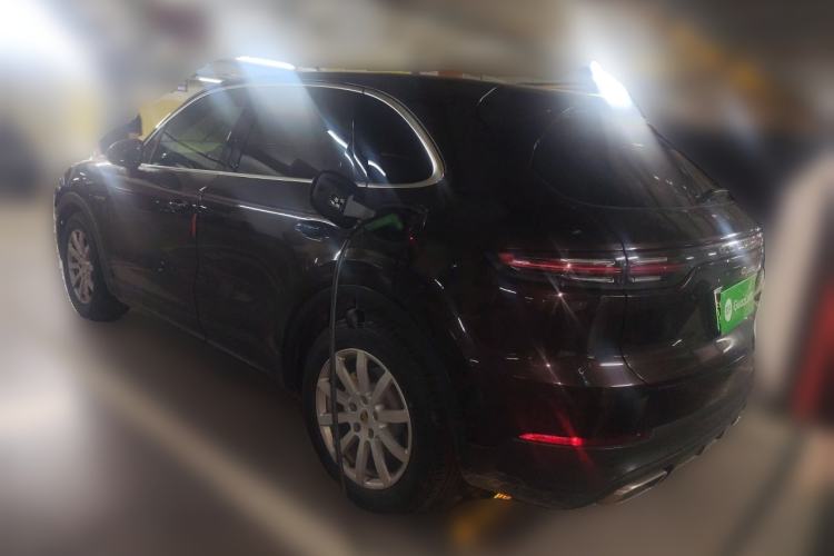 Used Porsche Cayenne E-Hybrid 2019 Cayenne E-Hybrid 2.0T Rear Left 45 Deg