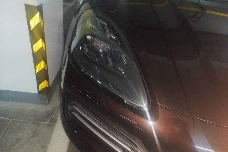 Used Porsche Cayenne E-Hybrid 2019 Cayenne E-Hybrid 2.0T Right Front Headlight
