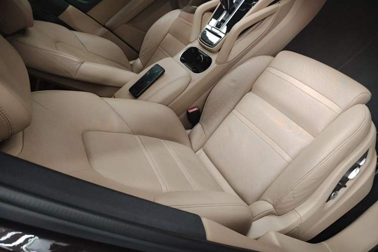 Used Porsche Cayenne E-Hybrid 2019 Cayenne E-Hybrid 2.0T Right Front Seat