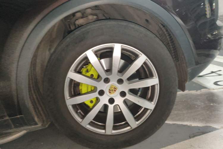 Used Porsche Cayenne E-Hybrid 2019 Cayenne E-Hybrid 2.0T Right Front Wheel Hub