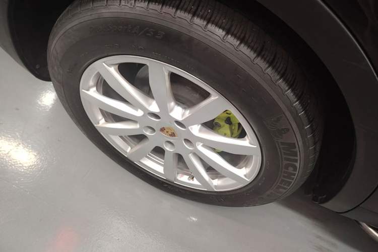 Used Porsche Cayenne E-Hybrid 2019 Cayenne E-Hybrid 2.0T Right Rear Wheel Hub