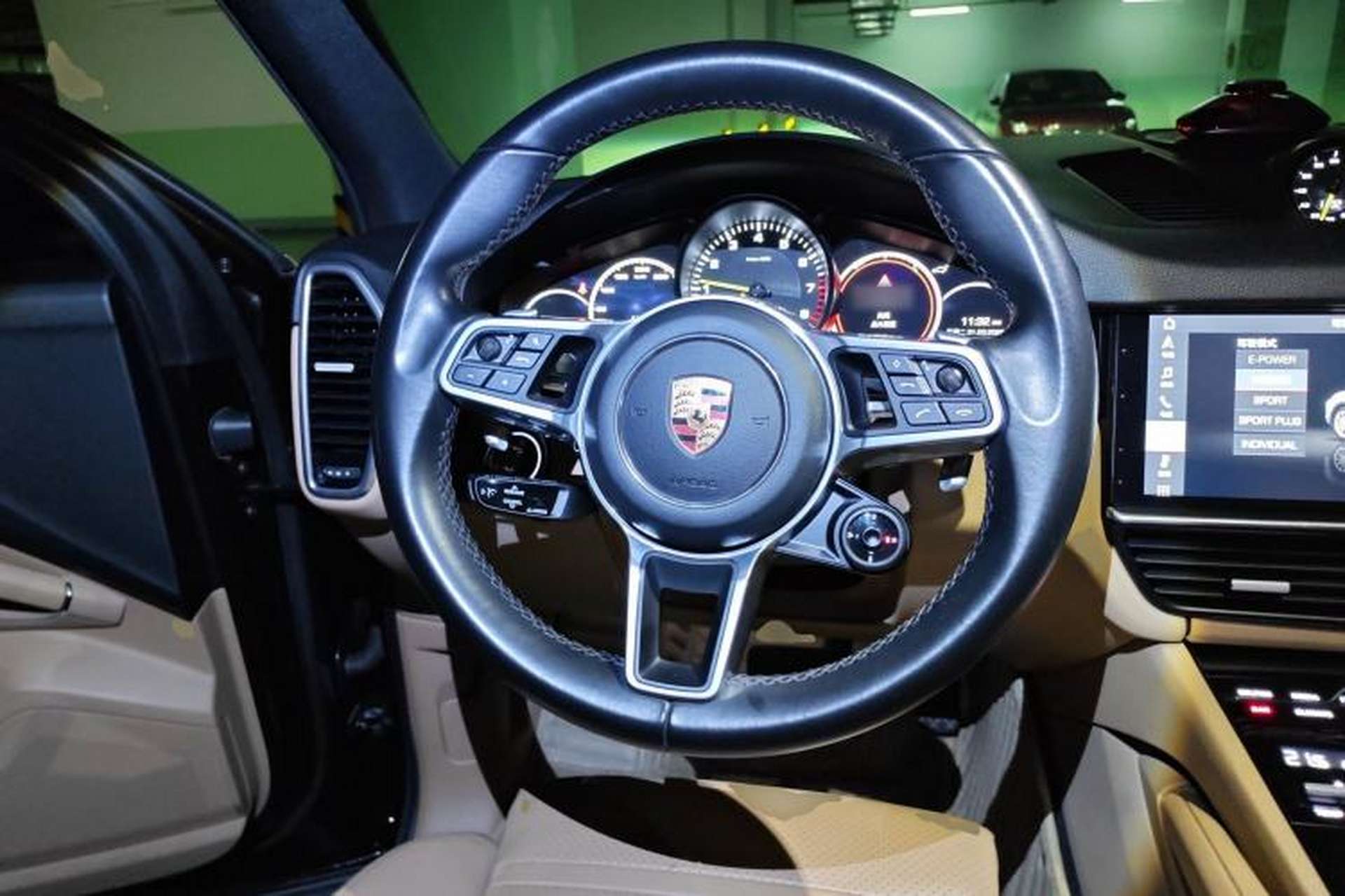 Used Porsche Cayenne E-Hybrid 2019 Cayenne E-Hybrid 2.0T Steering Wheel