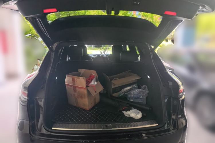 Used Porsche Cayenne E-Hybrid 2019 Cayenne E-Hybrid 2.0T Trunk