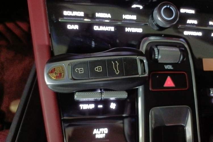 Used Porsche Cayenne E-Hybrid 2019 Cayenne E-Hybrid 2.0T Vehicle Key