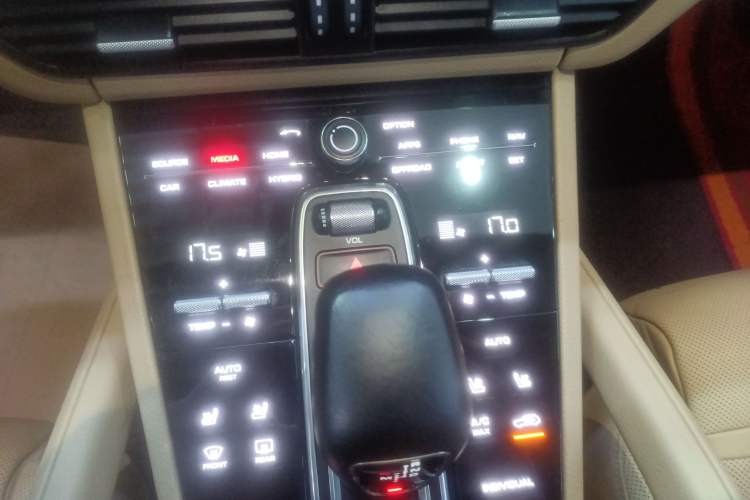 Used Porsche Cayenne E-Hybrid 2019 Cayenne E-Hybrid 2.0T Audio And AC Panel