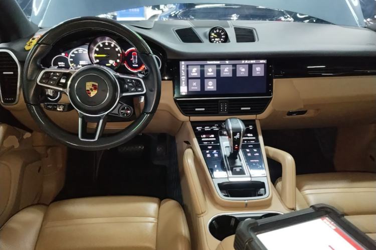 Used Porsche Cayenne E-Hybrid 2019 Cayenne E-Hybrid 2.0T Center Console