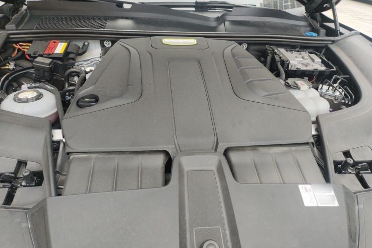 Used Porsche Cayenne E-Hybrid 2019 Cayenne E-Hybrid 2.0T Engine Bay