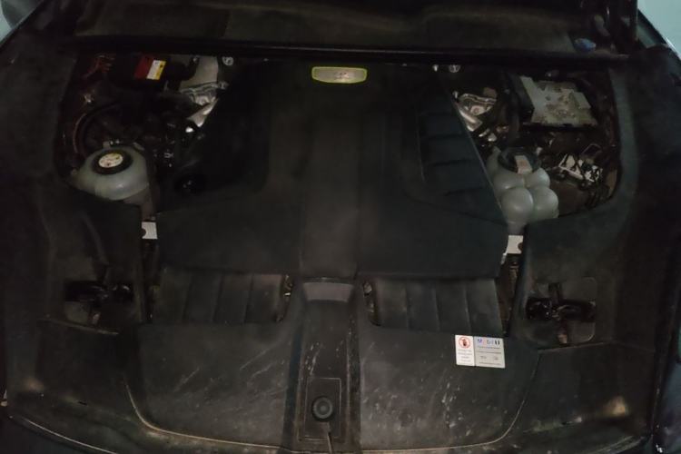 Used Porsche Cayenne E-Hybrid 2019 Cayenne E-Hybrid 2.0T Engine Bay