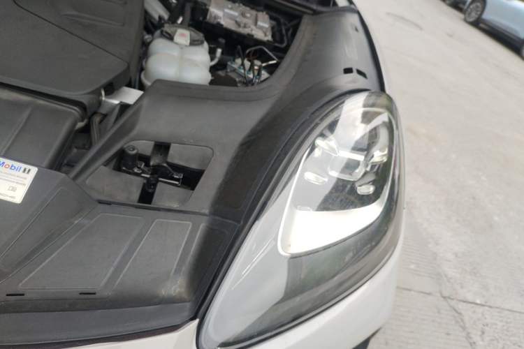 Used Porsche Cayenne E-Hybrid 2019 Cayenne E-Hybrid 2.0T Engine Bay Left