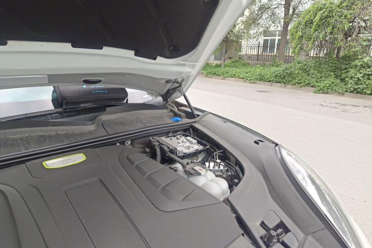 Used Porsche Cayenne E-Hybrid 2019 Cayenne E-Hybrid 2.0T Engine Bay Left
