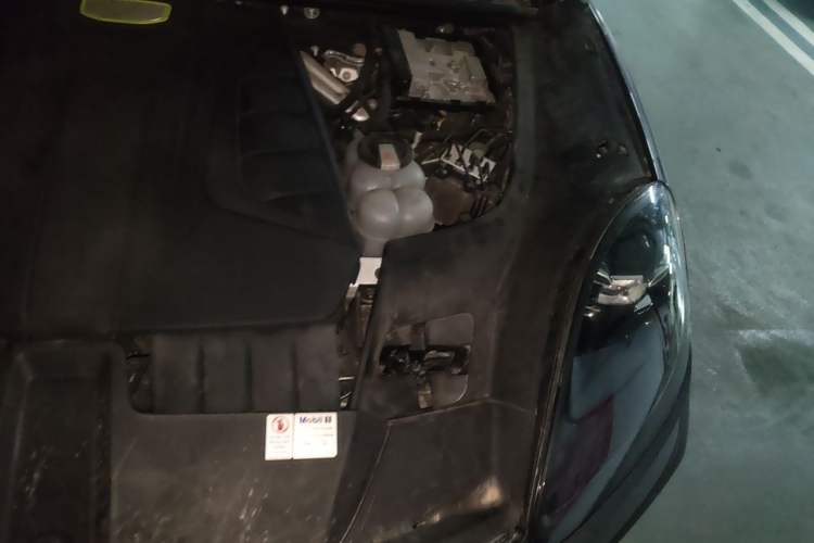 Used Porsche Cayenne E-Hybrid 2019 Cayenne E-Hybrid 2.0T Engine Bay Left