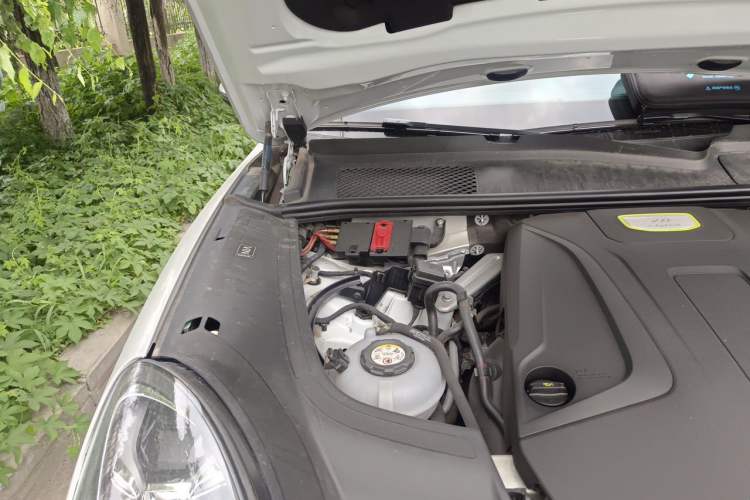 Used Porsche Cayenne E-Hybrid 2019 Cayenne E-Hybrid 2.0T Engine Bay Right