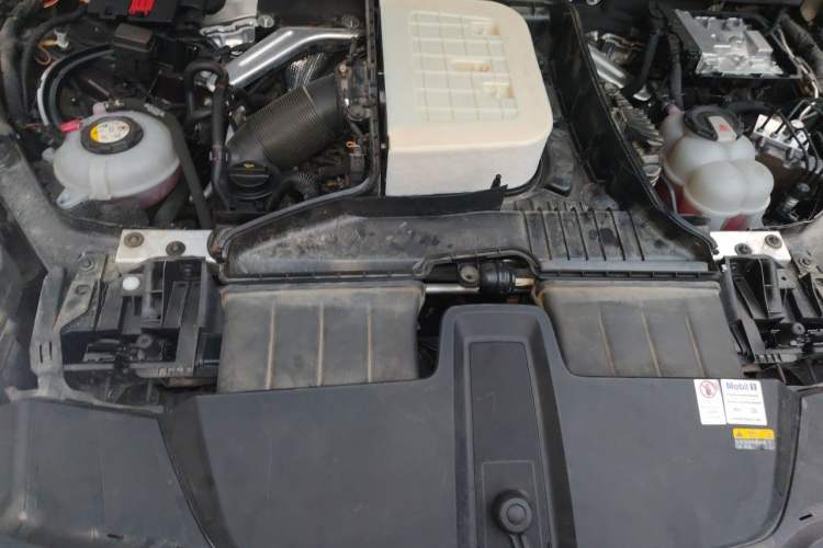 Used Porsche Cayenne E-Hybrid 2019 Cayenne E-Hybrid 2.0T Engine Bay