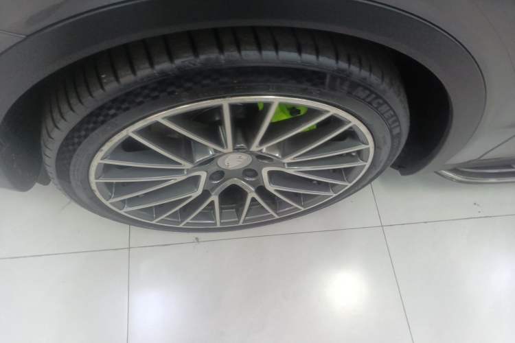 Used Porsche Cayenne E-Hybrid 2019 Cayenne E-Hybrid 2.0T Exterior 2