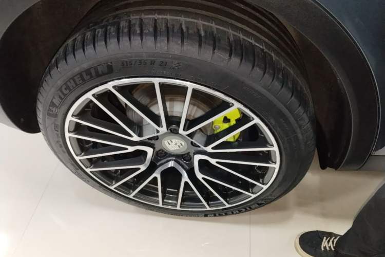 Used Porsche Cayenne E-Hybrid 2019 Cayenne E-Hybrid 2.0T Exterior 5