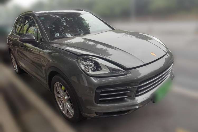 Used Porsche Cayenne E-Hybrid 2019 Cayenne E-Hybrid 2.0T Front Right 45 Deg