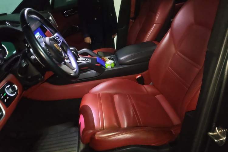 Used Porsche Cayenne E-Hybrid 2019 Cayenne E-Hybrid 2.0T Left Front Seat