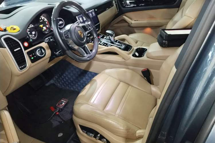 Used Porsche Cayenne E-Hybrid 2019 Cayenne E-Hybrid 2.0T Left Front Seat