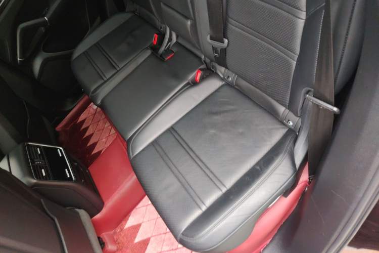 Used Porsche Cayenne E-Hybrid 2019 Cayenne E-Hybrid 2.0T Left Rear Seat