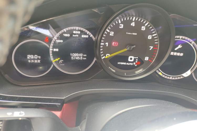 Used Porsche Cayenne E-Hybrid 2019 Cayenne E-Hybrid 2.0T Odometer Close Up