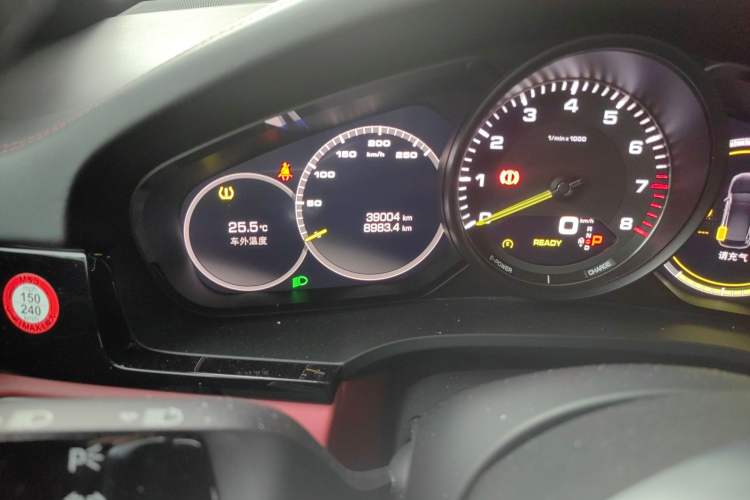 Used Porsche Cayenne E-Hybrid 2019 Cayenne E-Hybrid 2.0T Odometer Close Up