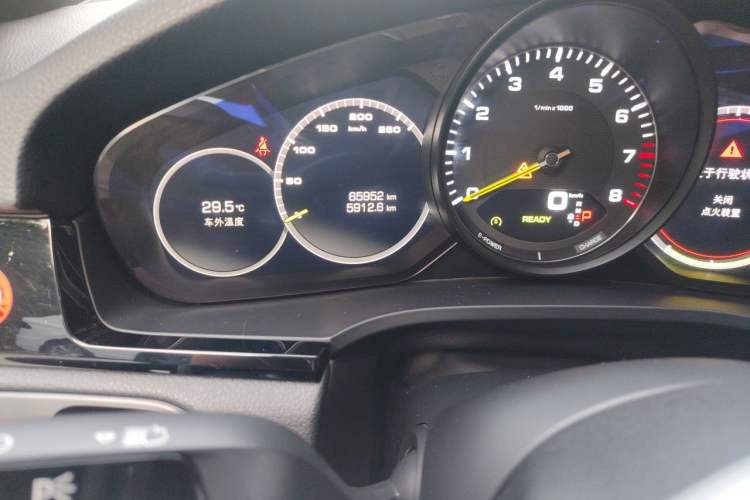 Used Porsche Cayenne E-Hybrid 2019 Cayenne E-Hybrid 2.0T Odometer Close Up