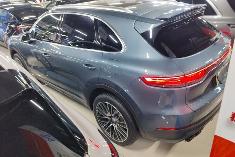 Used Porsche Cayenne E-Hybrid 2019 Cayenne E-Hybrid 2.0T Rear Left 45 Deg